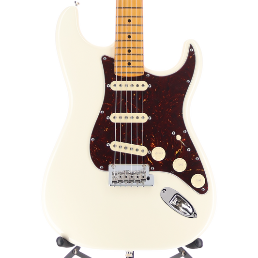 Fender American Professional II Stratocaster, Maple Fingerboard, Olympic White (F7) (07944)
