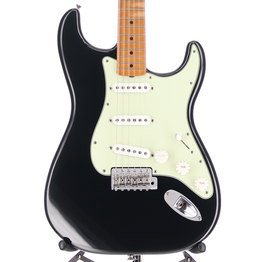 Fender Vintera® II Road Worn® '60s Stratocaster®, Maple Fingerboard, Black (N7) (84282)