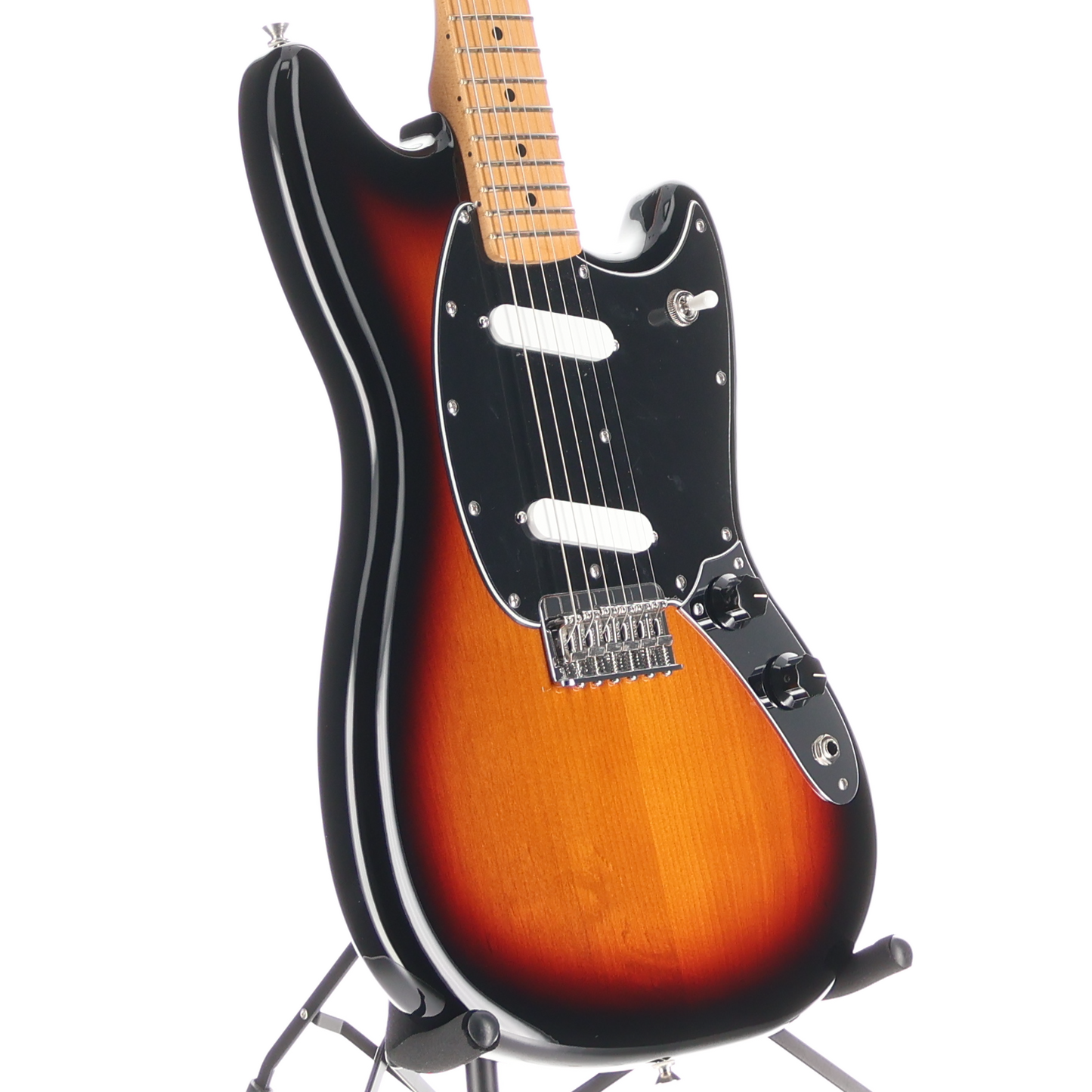 Fender Player II Mustang, Maple Fingerboard, 3-Color Sunburst (Q13) (87756)
