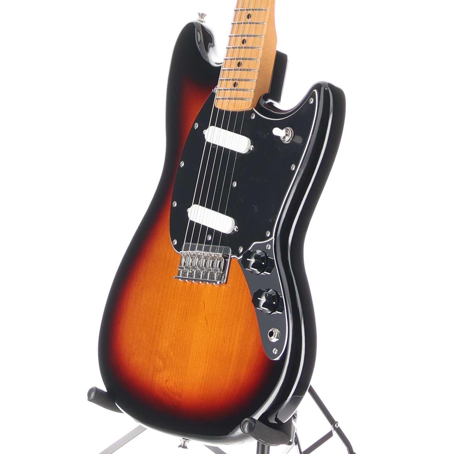 Fender Player II Mustang, Maple Fingerboard, 3-Color Sunburst (Q13) (87756)