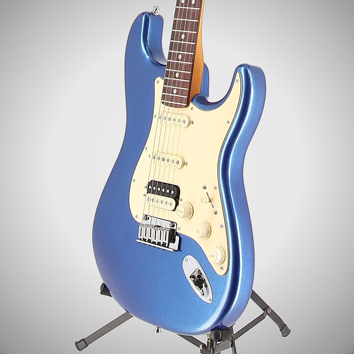Fender American Ultra Stratocaster HSS, Rosewood Fingerboard, Cobra Blue (P3) (95046)